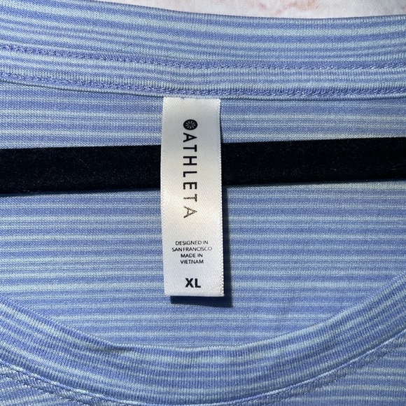 Athleta Shirt Womens XL Blue Cloud Light Stratus Striped Tee Activewear - Picture 3 of 6